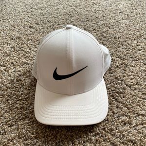 Nike Dri-FIT ADV Classic99 Perforated Golf Hat